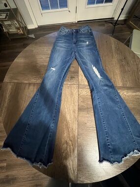 YMI GIGI Fit Distressed Bell Jeans- Size 3/26